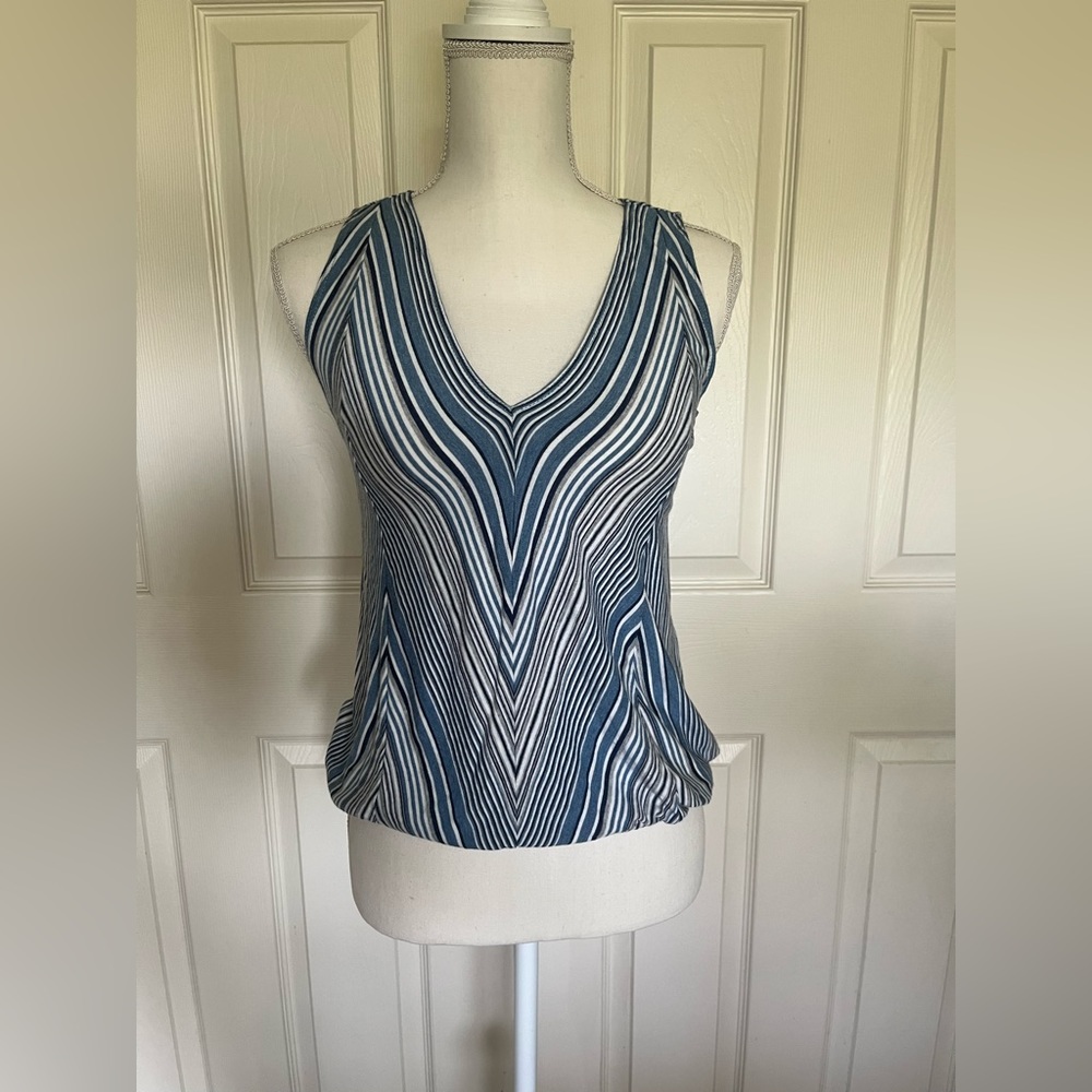 LIKE NEW Womens sleeveless top. Size XS